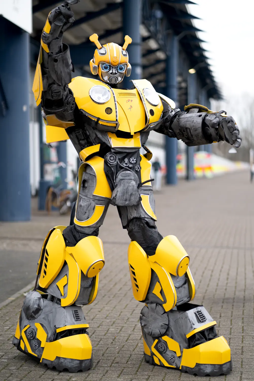 Bumblebee, ein bekannter Charakter aus dem Transformers-Franchise-Kostüm von Maxiland Event