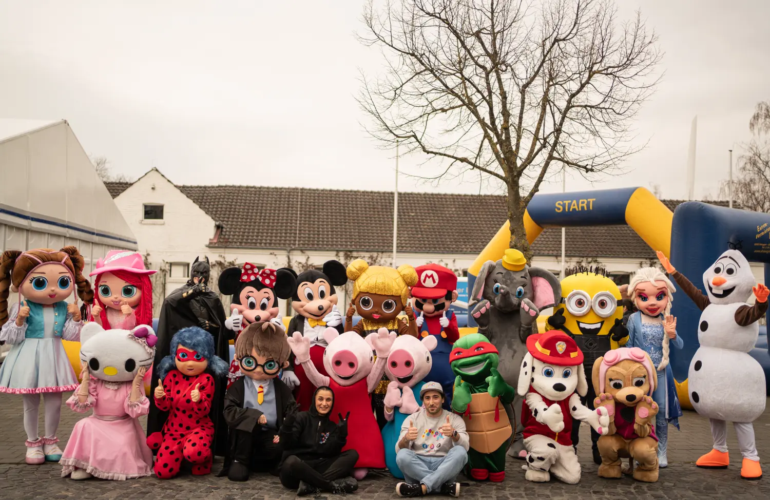 Verschiedene Charakterkostüme von Maxiland Event